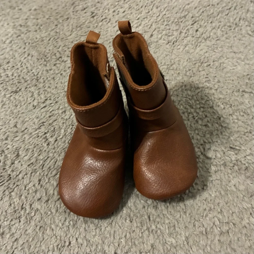 4/$25 Old Navy Cozy Brown Baby Boots with Strap Detail Velcro 12-18 months
